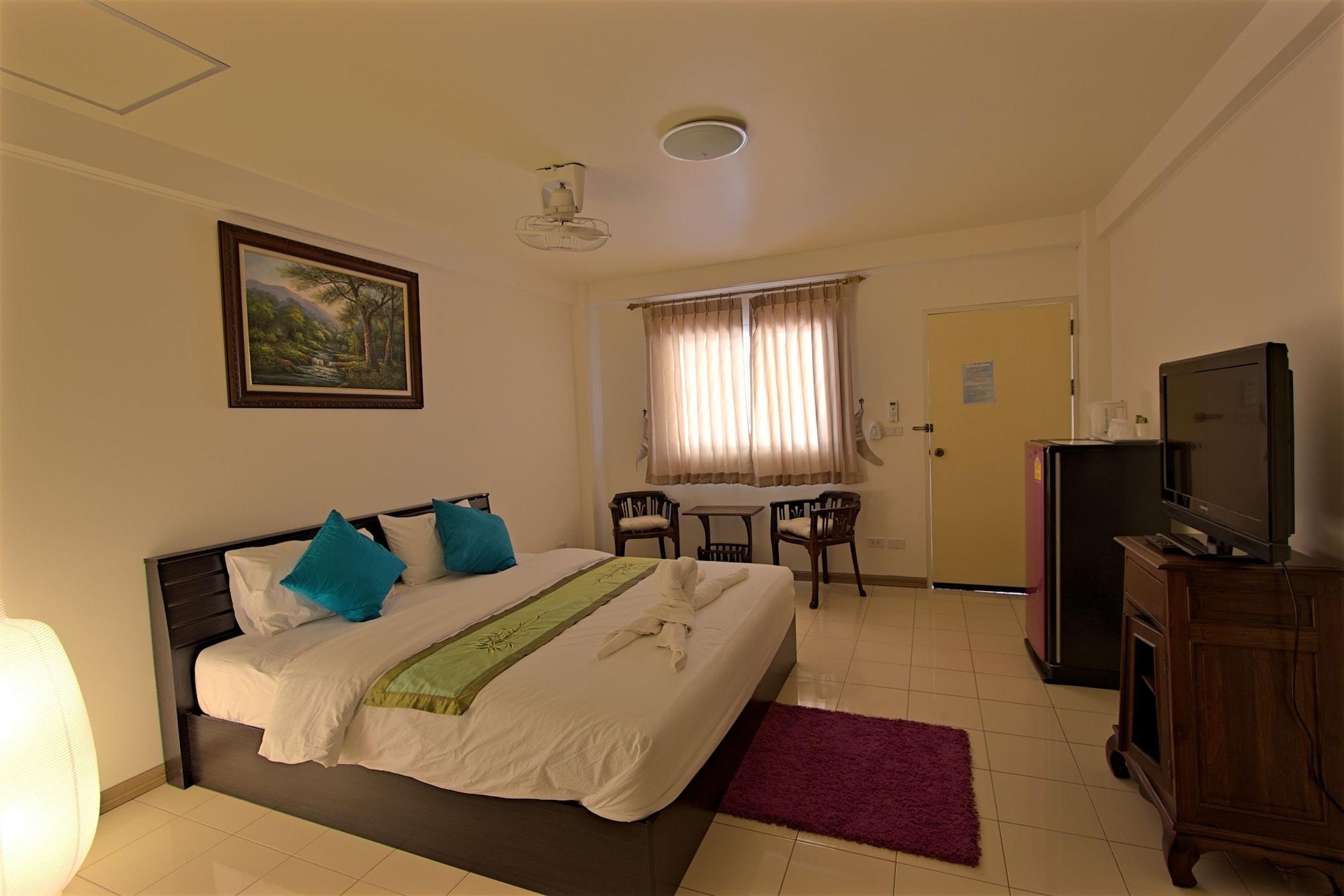 Charn Residence Bangsaen Exterior foto