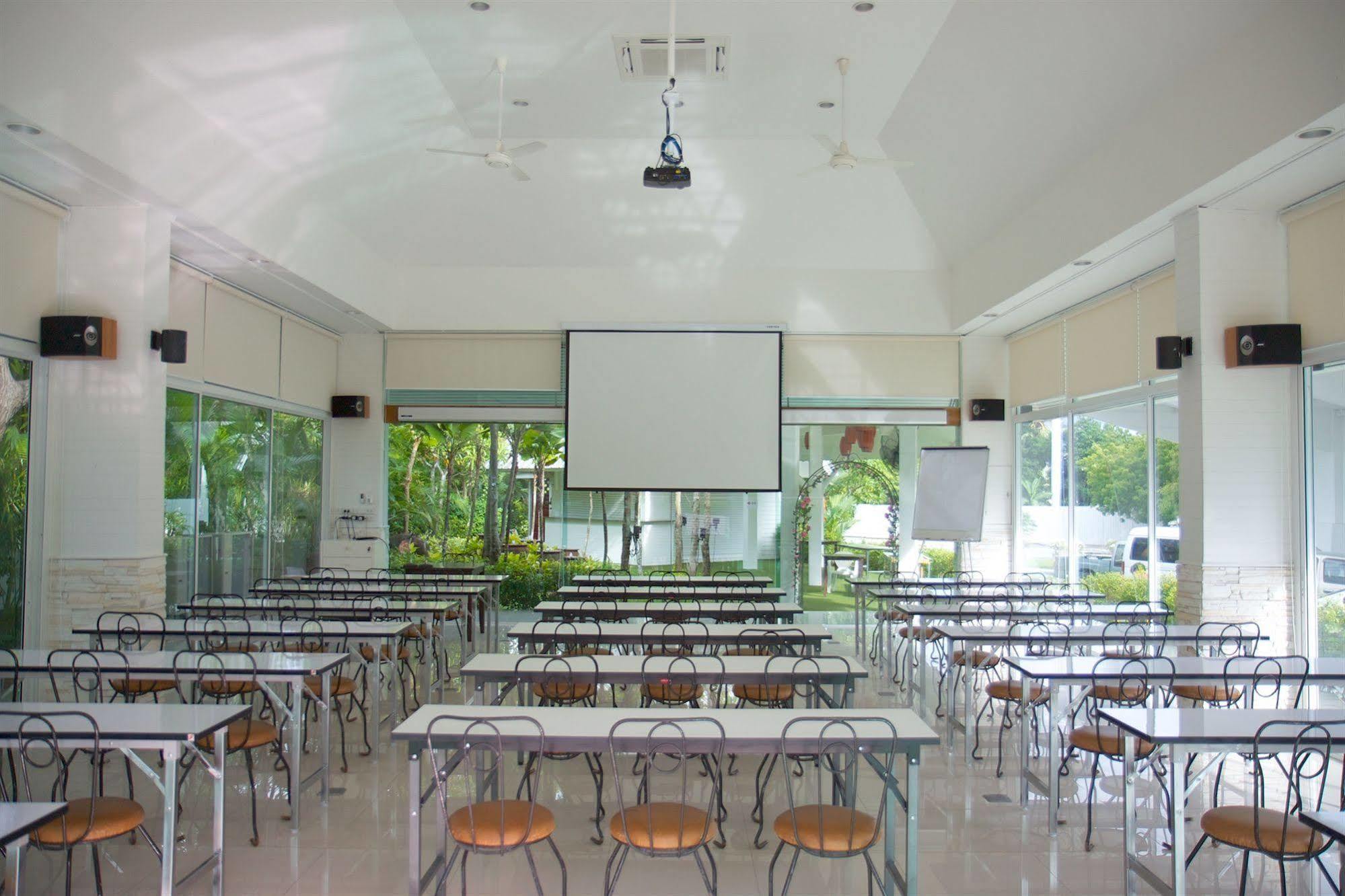 Charn Residence Bangsaen Exterior foto