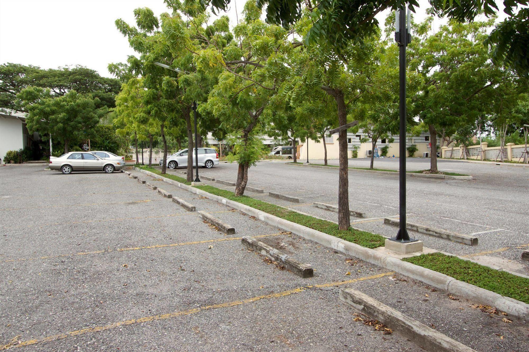 Charn Residence Bangsaen Exterior foto