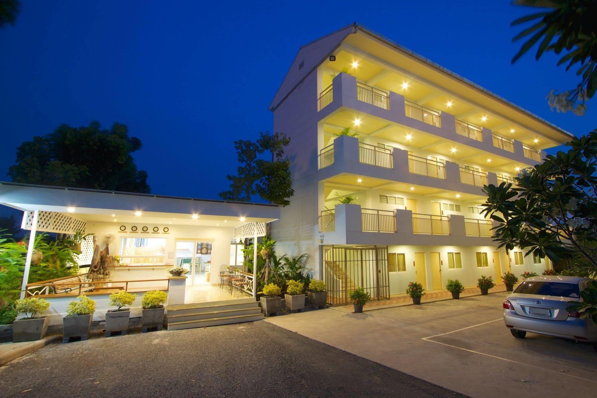 Charn Residence Bangsaen Exterior foto